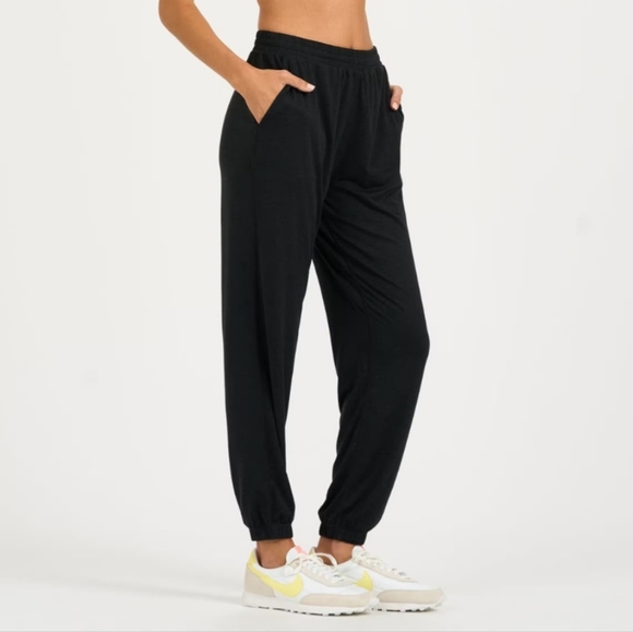 NWT Vuori Women's Boyfriend Jogger - Size Medium - Picture 4 of 6